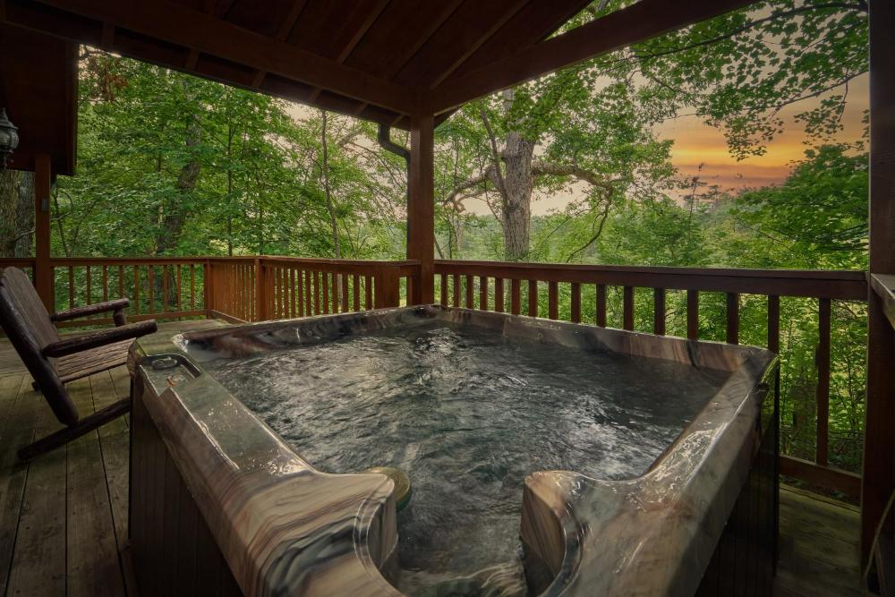Affordable Cozy Hot Tub Views